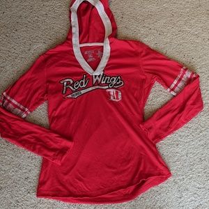 Red wings hooded top